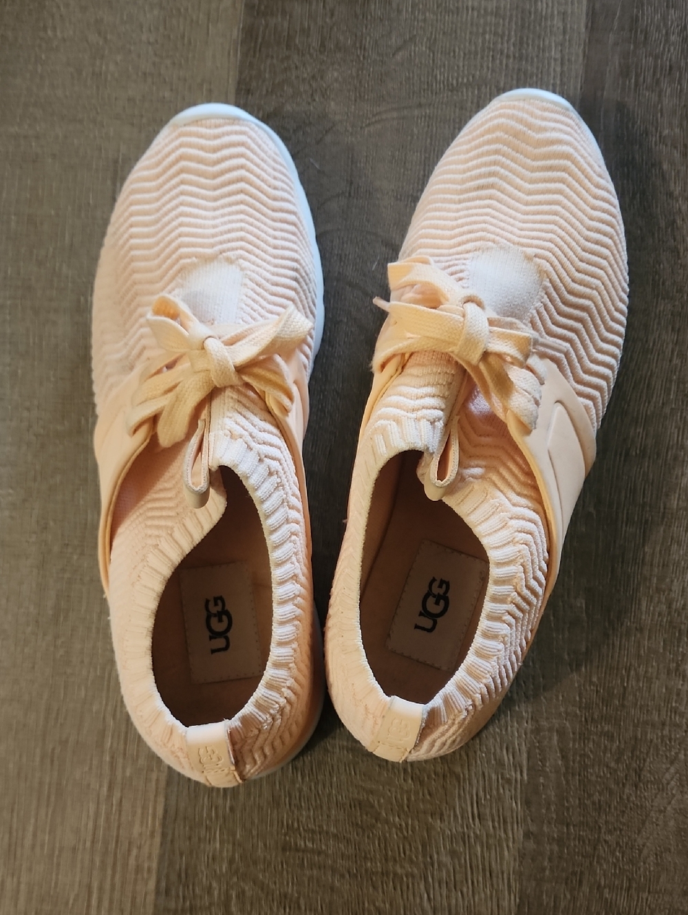 UGG Kids Peach Knit Lace-Up Sneakers